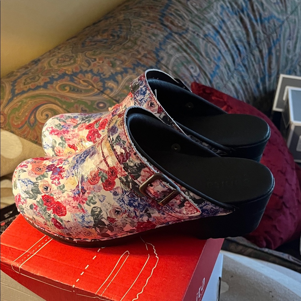 Sanita Multicolor Floral Clogs - Picture 3 of 5